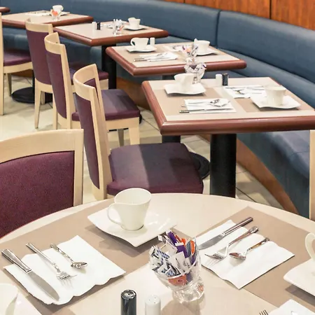 Ibis Styles Centre 3* بزييه