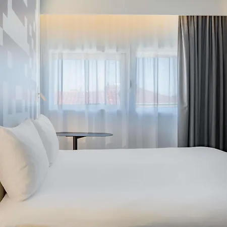 Ibis Styles Centre فندق